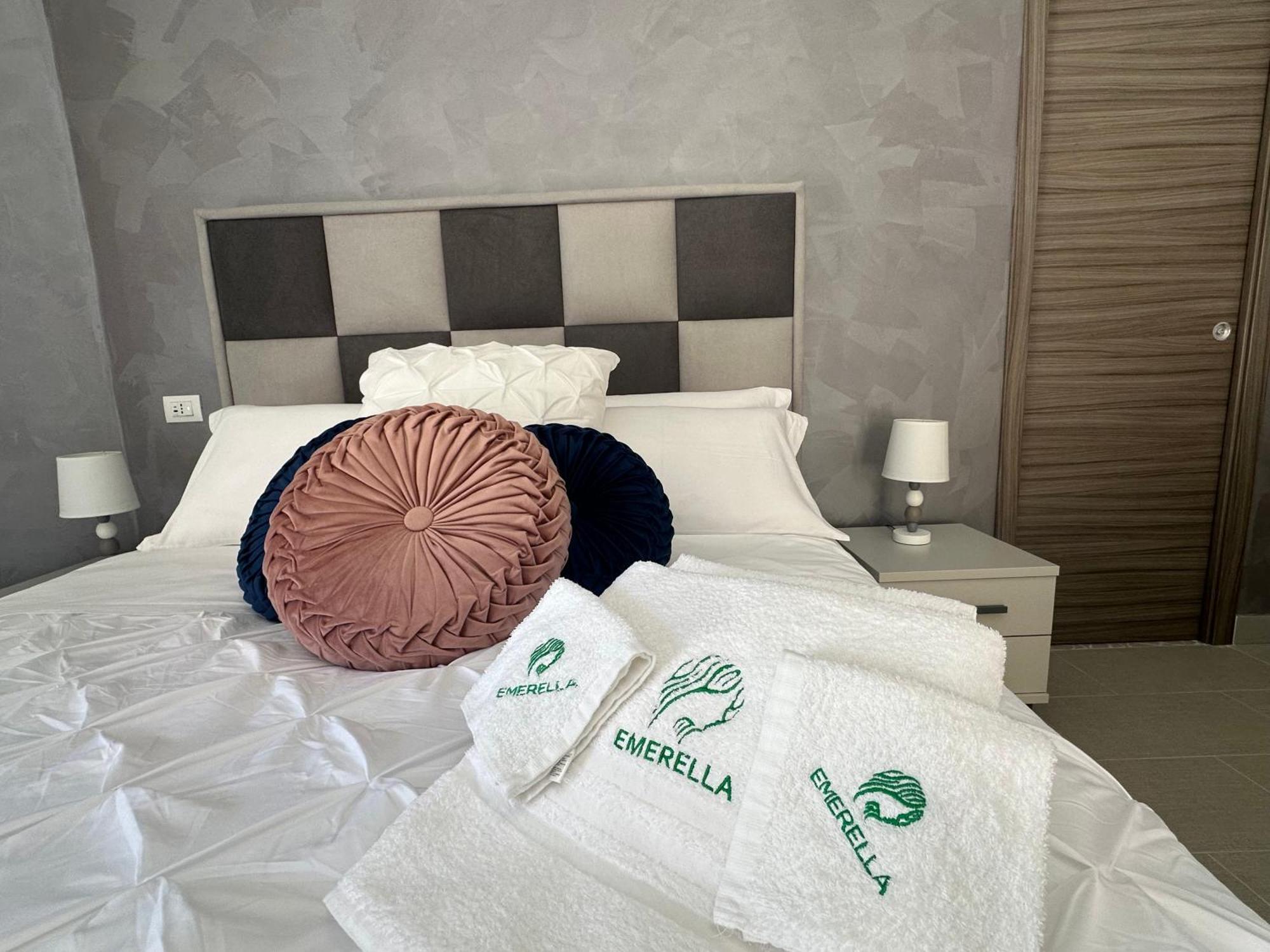Emerella Luxury Suites-Siderno Lungomare Kültér fotó
